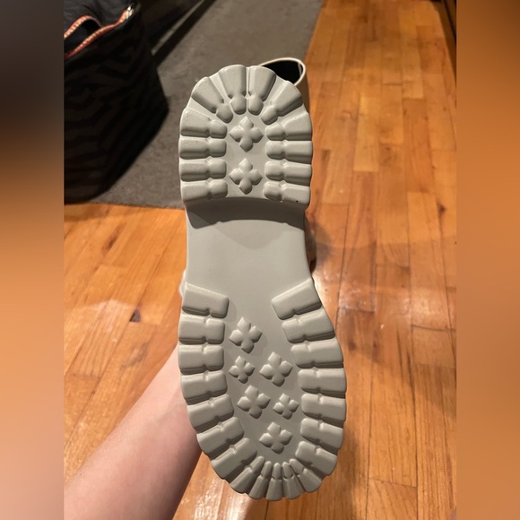 DH Gate ‘Ugg’ Boots - Picture 4 of 6